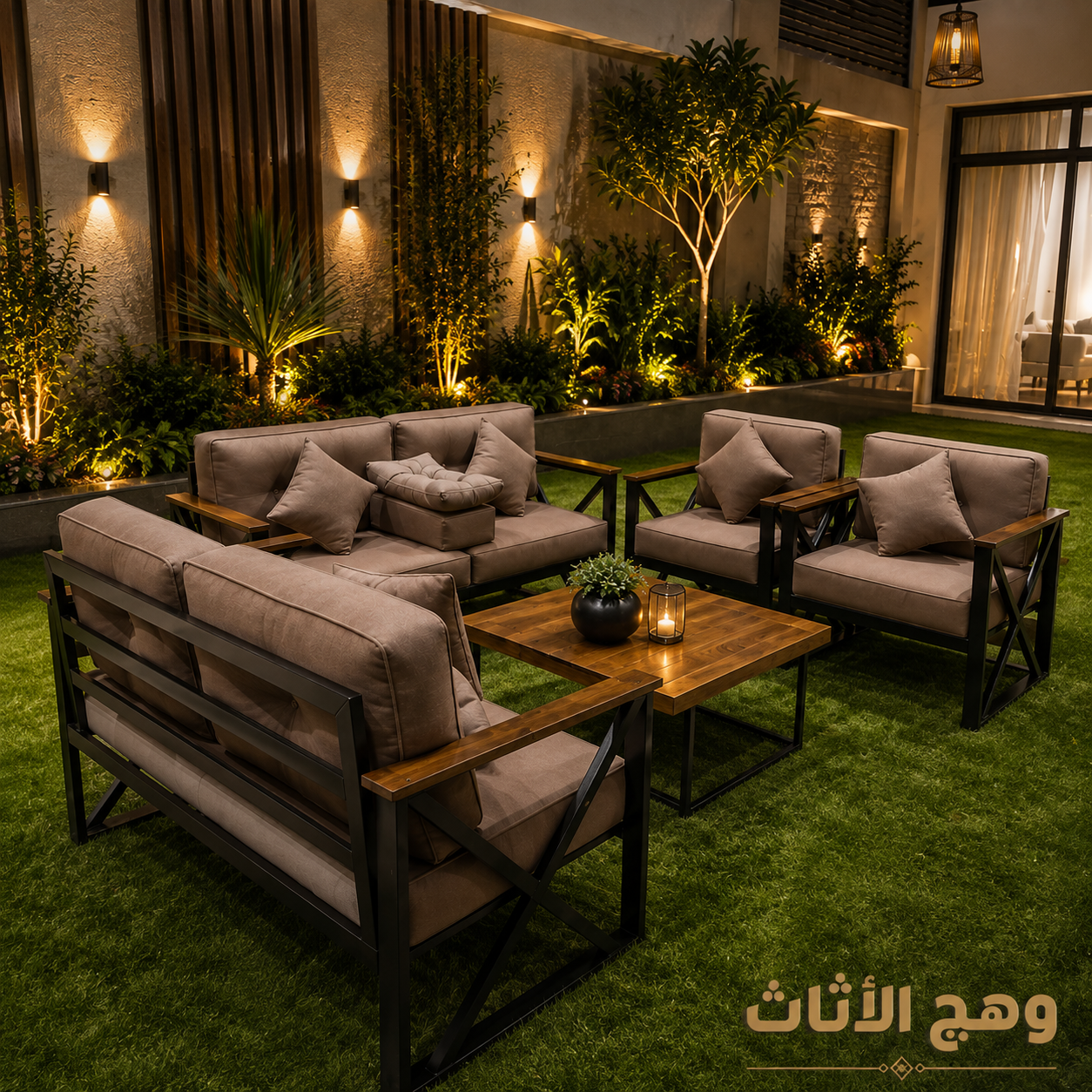 طقم جلسة خارجية بتصاميم حديدية وخشبية